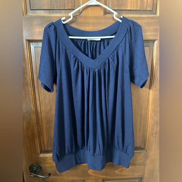 Zenana Outfitters Navy V-Neck Shirt - Picture 1 of 3